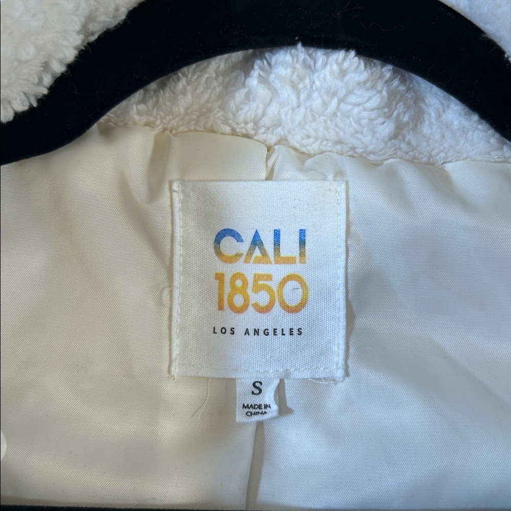 Cali 1850 White Faux Fur Jacket size Small - Picture 3 of 5